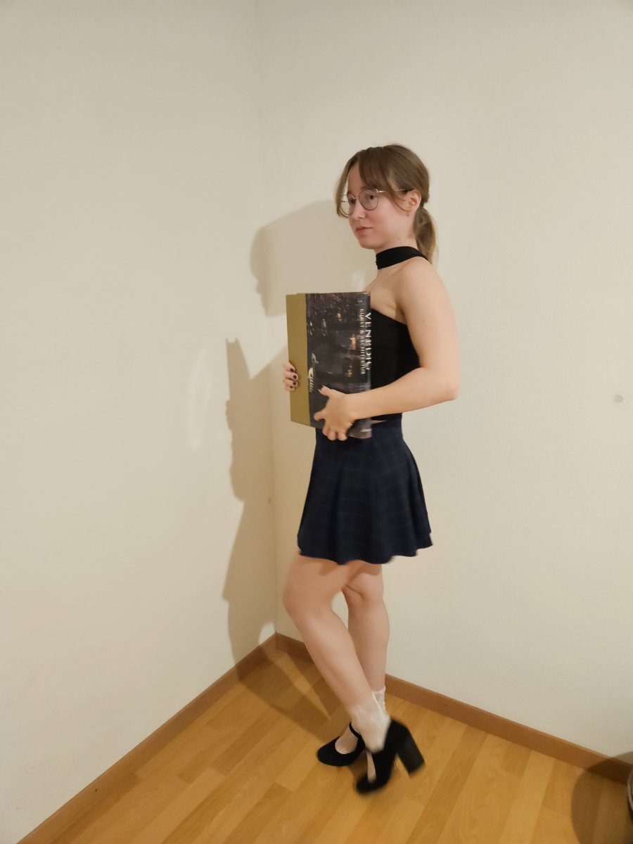kateryna30363's tweet photo. Do I look more like a teacher or a student? 😜 https://t.co/bHZaZFeSJN