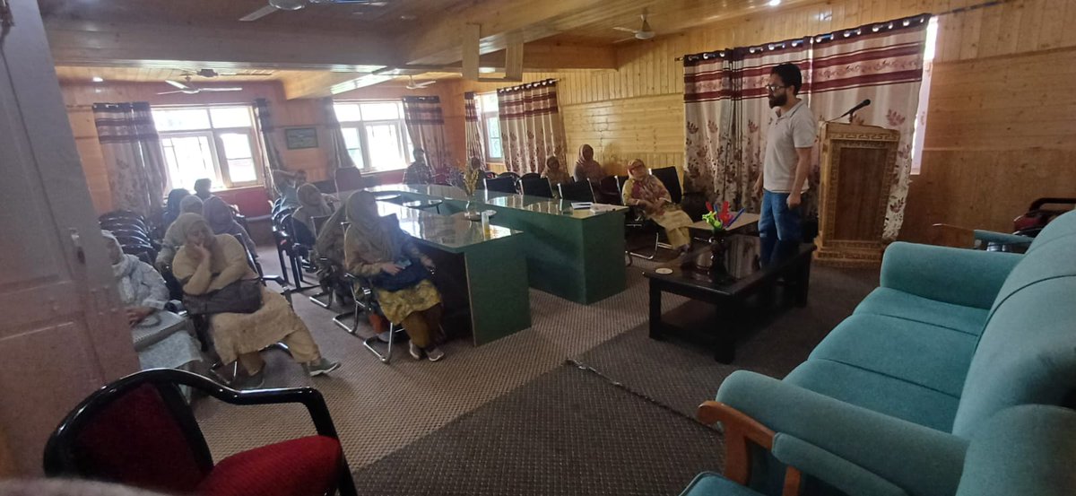 KKargil1's tweet photo. In line with the direction of Hon'ble LG Ladakh, KVK Kargil organised one day training on preparation and benefits of vermicompost.@atari1icar 
@icarindia  
@AgriGoI 
@OfficeofSSC 
@PMOIndia
@ULadakh https://t.co/N36n6nfrP3