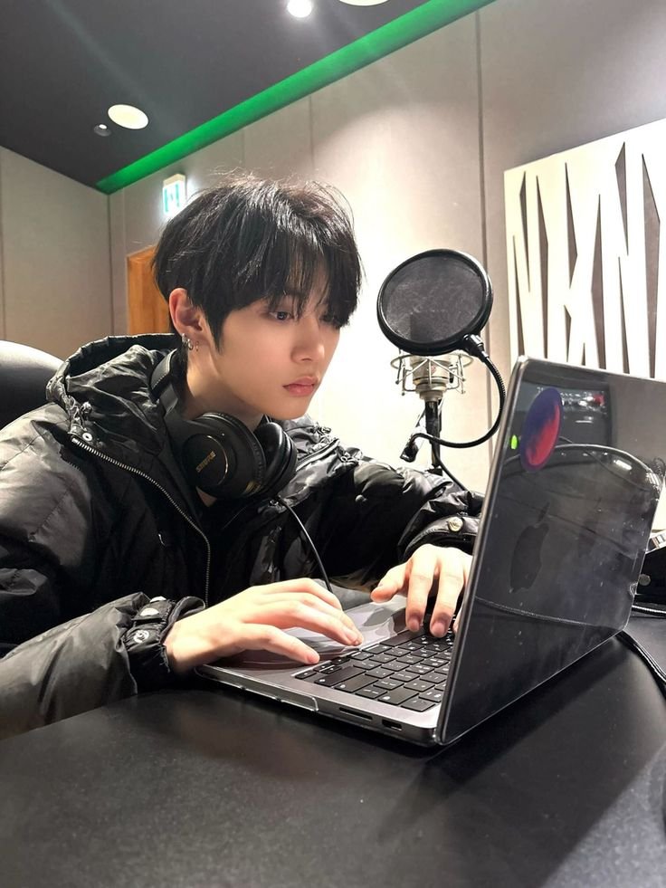 icaronem's tweet photo. ᅟ 
ㅤㅤBom mesmo é trabalhar na Inzone onde você passa o dia jogando lol https://t.co/c54yzA8PGM