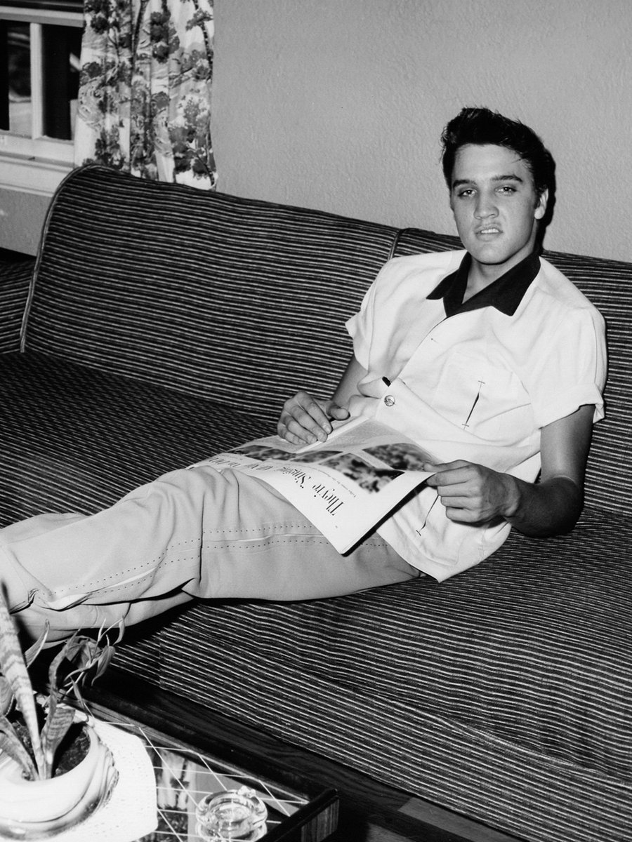 ElvisPresley's tweet photo. “Sometimes when I walk into a room at home and see all those gold records hanging around the walls I think they must belong to another person. Not me. I just can't believe it's me.”

#ElvisPresley #Icon #Graceland #Memphis #Tennessee #ElvisWeek #GracelandMansion #Quote https://t.co/wZ0DhEhMws