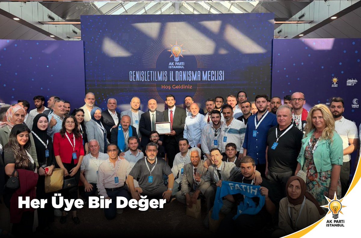 delikizz123's tweet photo. Bizim siyasetimiz gönül kazanma siyasetidir. 
#HerÜyeBirDeğer 
diyerek kapımızı da gönlümüzü de milletimize sonuna kadar açıyoruz. https://t.co/JRqU2AVjD8