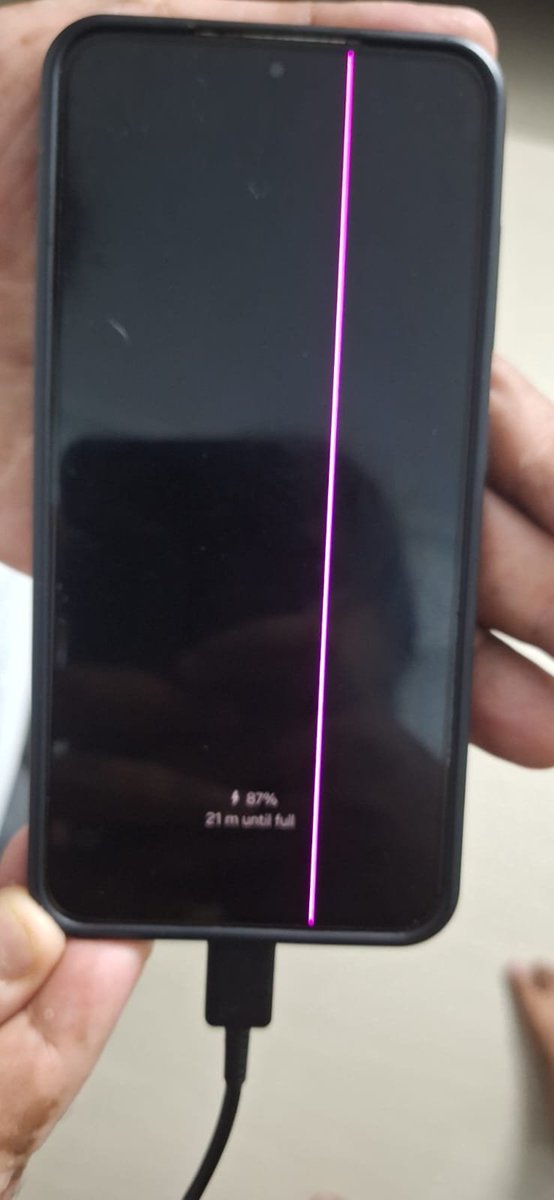 SHarishk_sandy's tweet photo. @SamsungIndia @SamsungMobile @Samsung @jagograhakjago
Update caused pink line on pristine Galaxy S23. Service center issued Job Card [4439799874] confirming ZERO physical damage. Yet desk blamed "pocket brightness" to deny repair due to a July 14 warranty lapse. https://t.co/ZOrSYsy4kN