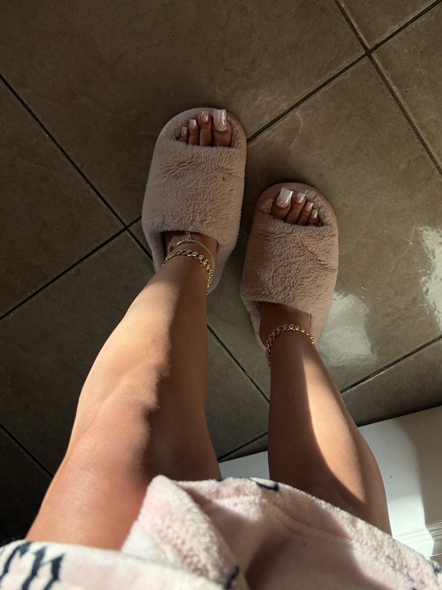 LinaCarinasfeet's tweet photo. Good morning &amp; Happy Toesday☀️☕️ https://t.co/xLIM6LYZUB