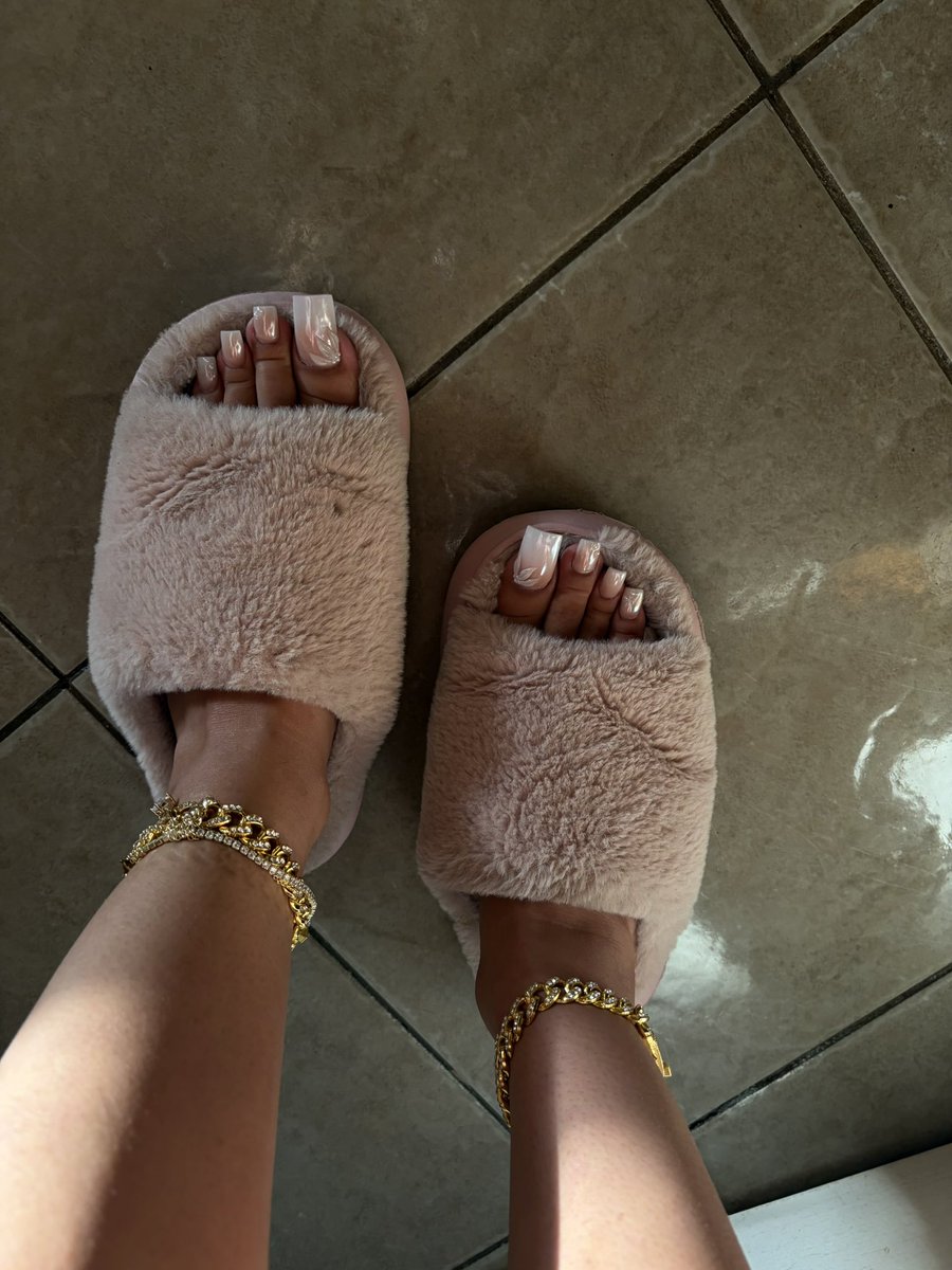 LinaCarinasfeet's tweet photo. Good morning &amp; Happy Toesday☀️☕️ https://t.co/xLIM6LYZUB