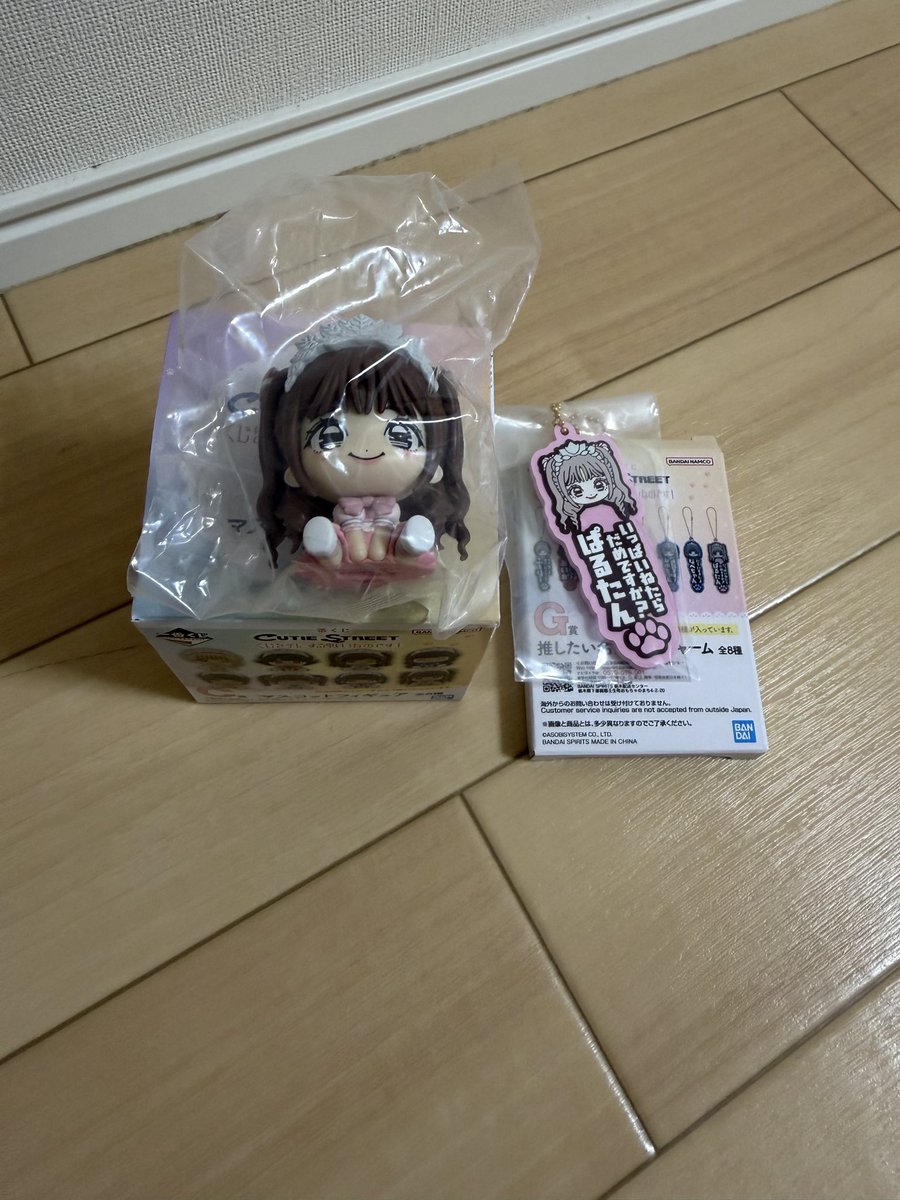 sx_ifi's tweet photo. 一番くじ CUTIE STREET くじを手にする戦いなのです！
譲
C賞 マスコットフィギュア
桜庭遥花
G賞　推したい名！ラバーチャーム
桜庭遥花

求
C賞 マスコットフィギュア
川本笑瑠
G賞　推したい名！ラバーチャーム
佐野愛花

#川本笑瑠
#桜庭遥花
#佐野愛花
#CUTIESTREET https://t.co/bGrD8Bk5GH