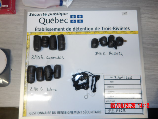 SecInterieureQC's tweet photo. Une autre intervention qui témoigne du professionnalisme et de l’engagement de nos équipes en services correctionnels à maintenir un milieu sécuritaire! Le personnel de l’ED de Trois-Rivières a empêché l’entrée d’un colis dont la valeur institutionnelle est estimée à 96 000 $ (tabac et stupéfiants). Bravo à tous!