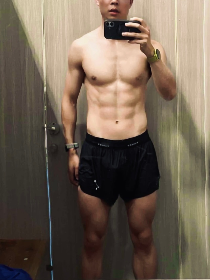 TomJerr75860806's tweet photo. 博士毕业后开启备赛奥运模式😂
最近半年备赛 hyrox练了比过去五年的力量都多....
好消息是肌肉找回来了,力量显著提升
坏消息是跑步有氧掉太多了... 马拉松暂时不跑了...
#北京 #训练痕迹 #hotnerd https://t.co/mynDG0qxl6