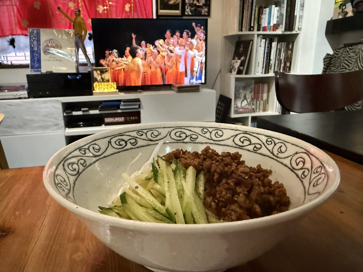 SunnyKOFUnoMARU's tweet photo. サニ新のコンサートDVD鑑賞会〜❤️
じゃんじゃか麺すごい美味しかったー
うずらの卵も味しみしみでGood❤️
#akindofMagic #お外ごはん #甲府カフェ https://t.co/artYz3lPtp
