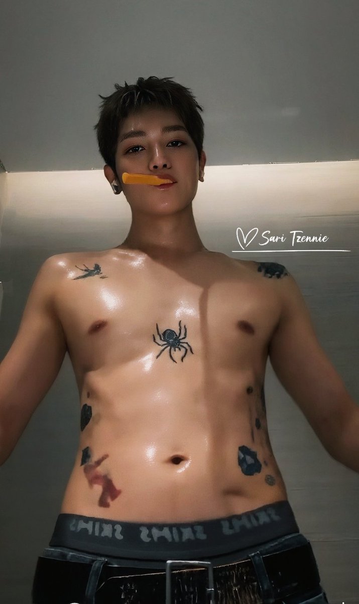 SariTzenniee's tweet photo. So hot 🤩

#TAEYONG https://t.co/QQKhFYM8rB