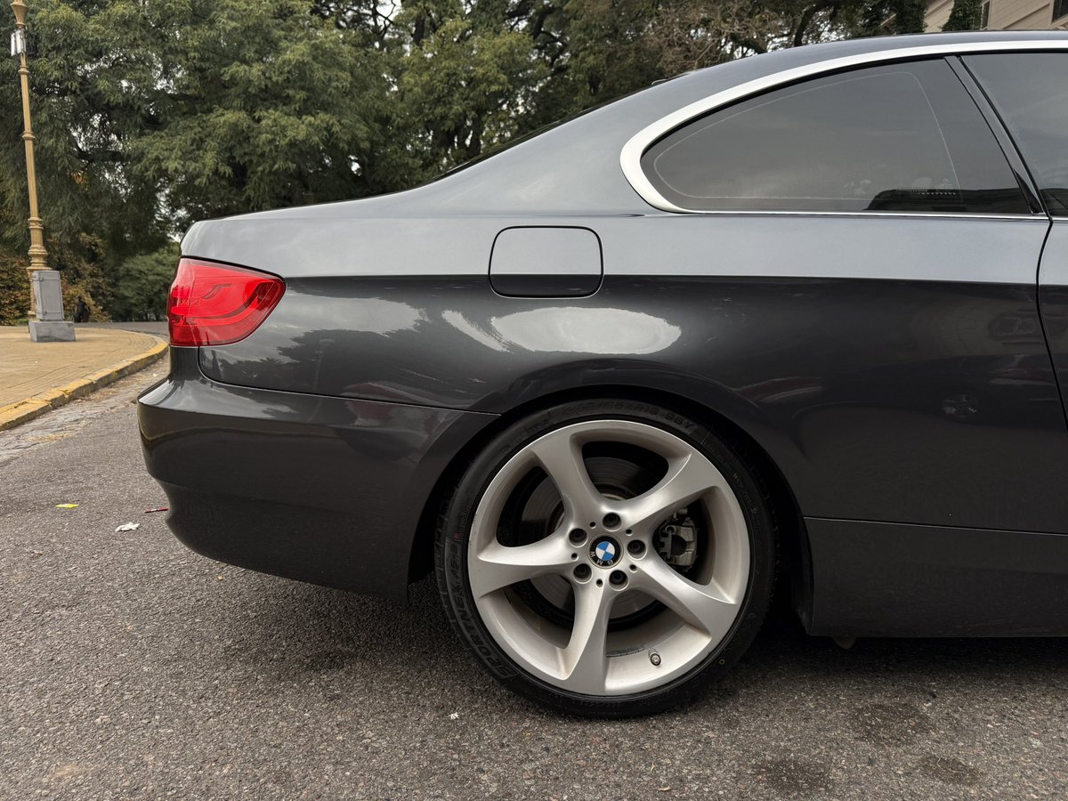 chona2727's tweet photo. Mañana Bi-Turbo. Les dejo la venta de mi BMW 335 2008, N54 manual! 26.900 USD el precio. Evalúo permutas.

- 75.000kms, segundo dueño.
- Bomba de alta y Wastegate nuevas
- Cubiertas con 500kms
- Llantas opcionales 19, brújula en retrovisor, audio Hi-Fi, Kit auxilio BMW
- Opticas traseras LCI