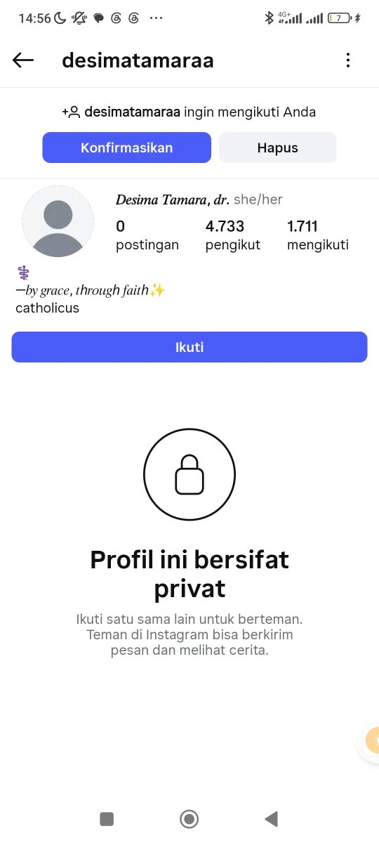 keluhkesahkonoh's tweet photo. Dokter, orang Batak, beragama Kristen atau Katolik, boru Sinurat. Tapi begini cara dia membalas komentar.

Ingat ya, Dok, akun kamu sudah saya screenshot.

Kalau memang lagi ada masalah di dunia nyata, sebaiknya diselesaikan dulu. Jangan sampai dilampiaskan dengan marah-marah di Threads.

Coba lihat sendiri cara beliau mengetik dan merespons. Menurut kalian, apakah seperti ini mencerminkan seorang dokter?

Bayangkan kalau suatu saat kalian bertemu langsung dengan beliau di kehidupan nyata.