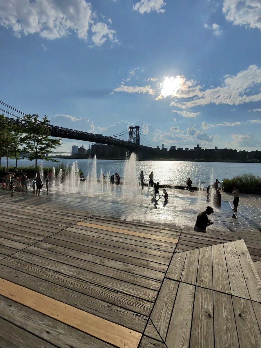 TheRiveras650's tweet photo. Beautiful day
#nyc #eastriver #bk #waterfront #walk #newyork https://t.co/dXexid8R8R