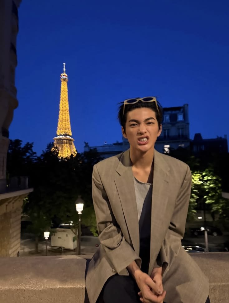 keonhostunes's tweet photo. TERNYATA DD ADA DI MENARA EIFFEL DAN SINI DAN DI SINI

yang ketemu dd +18000p
yang ketemu kimpul -10000p
yang gak ketemu gapapa dah diem ajaa

r4 jam 20.30 yaah https://t.co/OYmGgj5MLL