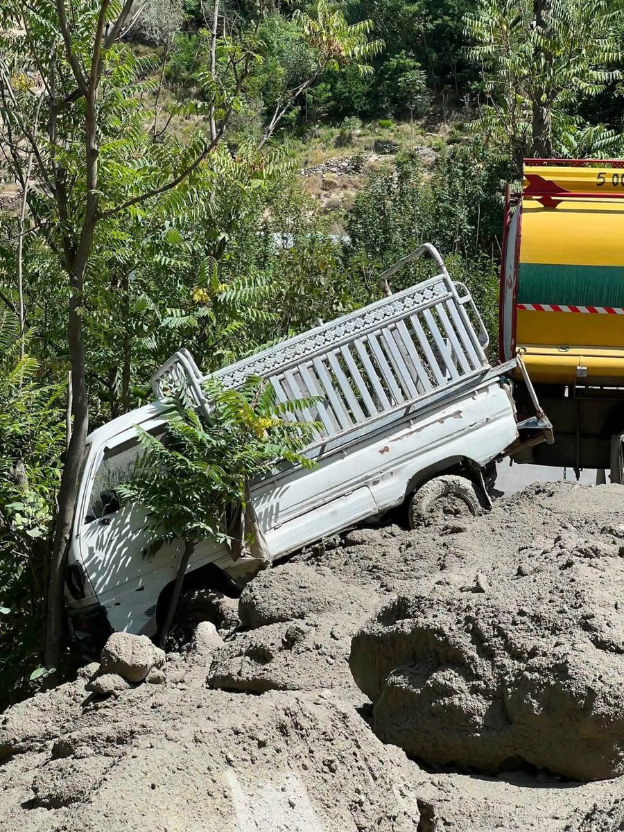 ChitralToday's tweet photo. Flash Floods, Glacial Outbursts Cut Off Chitral; Leave Two Dead https://t.co/YWbGqv6kj4

#ChitralFloods #GLOF #ChitralRoads https://t.co/rX4KIwPr79