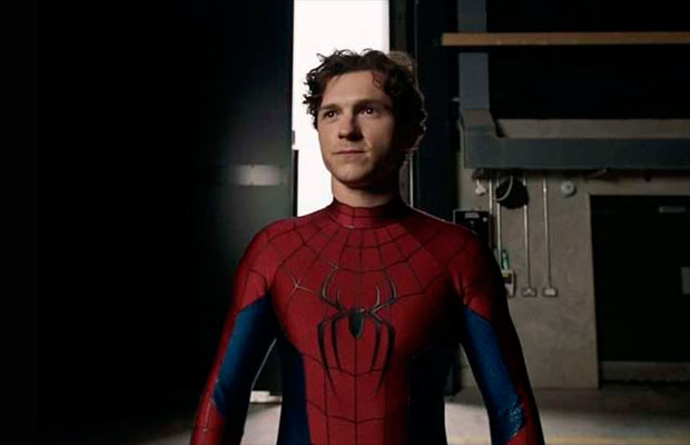 ElAragueno's tweet photo. Spider-Man arrasa en taquilla con 927 millones, el segundo mejor estreno de la historia https://t.co/3z3q8bqT0H #EnLaButaca https://t.co/8YmQPDRwwH