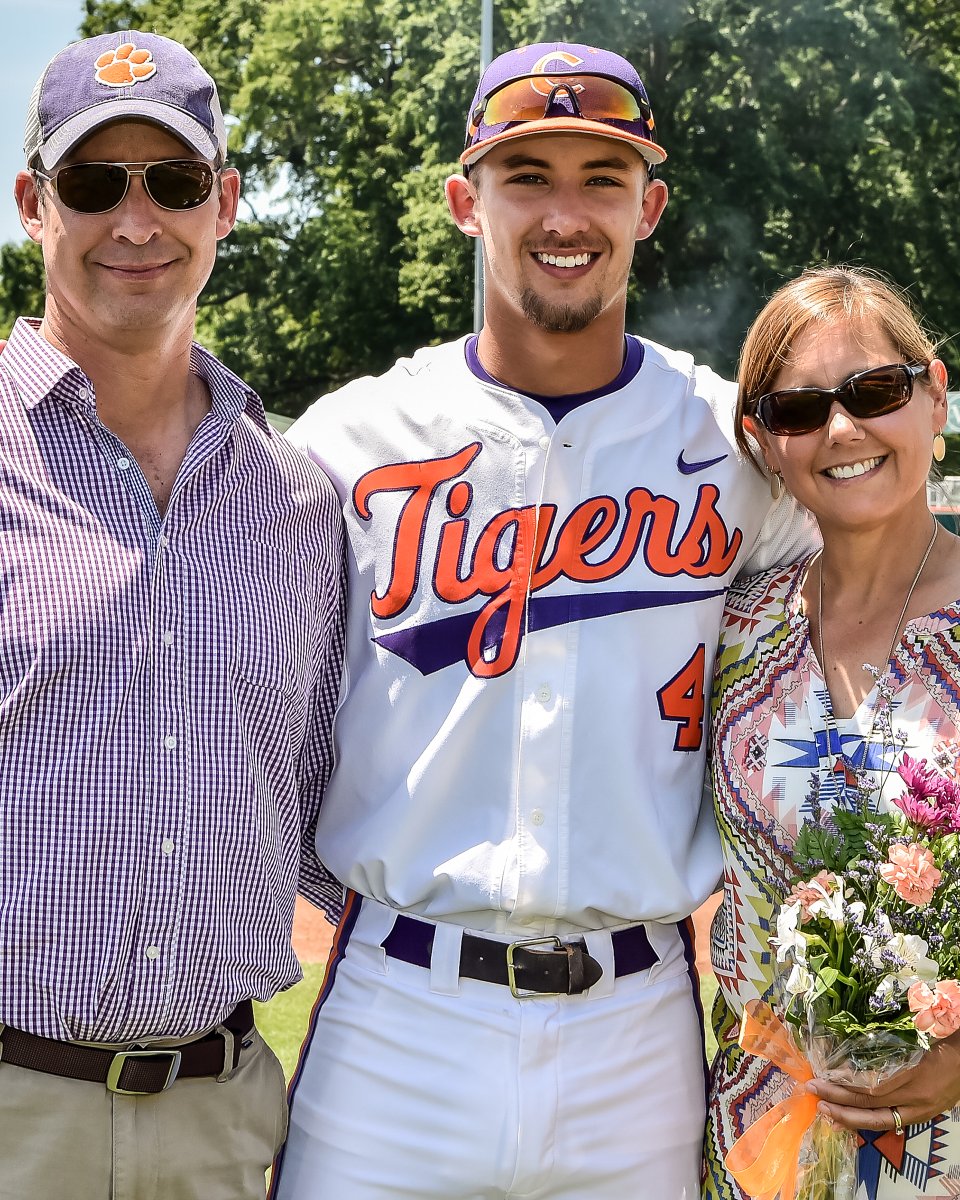 ClemsonBaseball's tweet photo. Good luck with your new team❗️ 🐅

#EliWhite @RedSox #ClemsonFamily https://t.co/oxFGJq4yeA