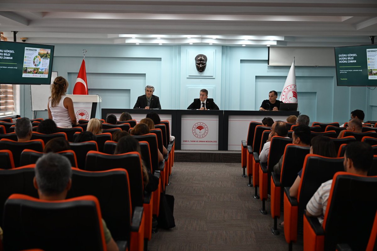 izmirtarim's tweet photo. 📢 İletişim ve Protokol Kuralları Eğitimi Gerçekleştirildi

İl Müdürlüğümüz toplantı salonunda, 30 İlçe Tarım ve Orman Müdürlüğümüzün Enformasyon biriminde görev yapan personelin katılımıyla “İletişim ve Protokol Kuralları Eğitimi” gerçekleştirdik.

🎯 Eğitimde; etkili iletişim, kurumsal temsil, protokol kuralları ve kurum içi ve dışı iletişimde dikkat edilmesi gereken hususlar ele alındı.

İl Müdürümüz Kahraman AKDOĞAN da eğitime iştirak ederek personelimizle bir araya geldi.

Eğitimi gerçekleştiren Eğitim Koordinatörü Gamze ERDOĞRUL katkıları ve emekleri dolayısıyla teşekkür ederiz.

@ibrahimyumakli
@TCTarim
@tobeydb
@drsuleymanelban
@izmirvaliligi
@KahramanAKDGN53