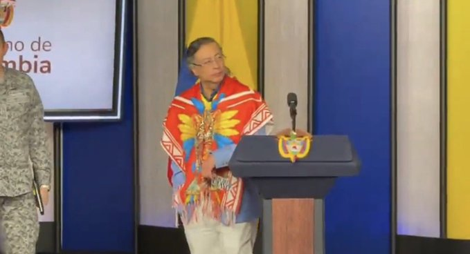 CuervoDko's tweet photo. El emperador volvió a ser un peón. No hay tiempo de llorar; te vas el viernes a las buenas o a las malas, se acabó tu cuarto de hora. 😂😂😂
@petrogustavo https://t.co/mztDlg2IYN