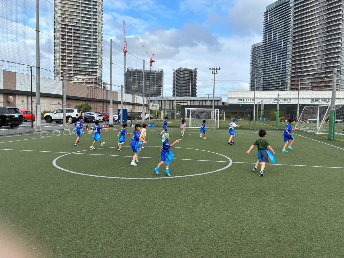 bigbluefb_'s tweet photo. 夏休み最初の練習は、酷暑対策で練習時間を遅くスタートしましたが、予想に反して快適な気候に。その分皆の元気が溢れる練習になりました。MINI BLUEは、夏休みも元気一杯です!
https://t.co/xvLUMRTsdn
#MINIBLUE #海浜幕張 #IBMBIGBLUE https://t.co/SZjW7RABzk