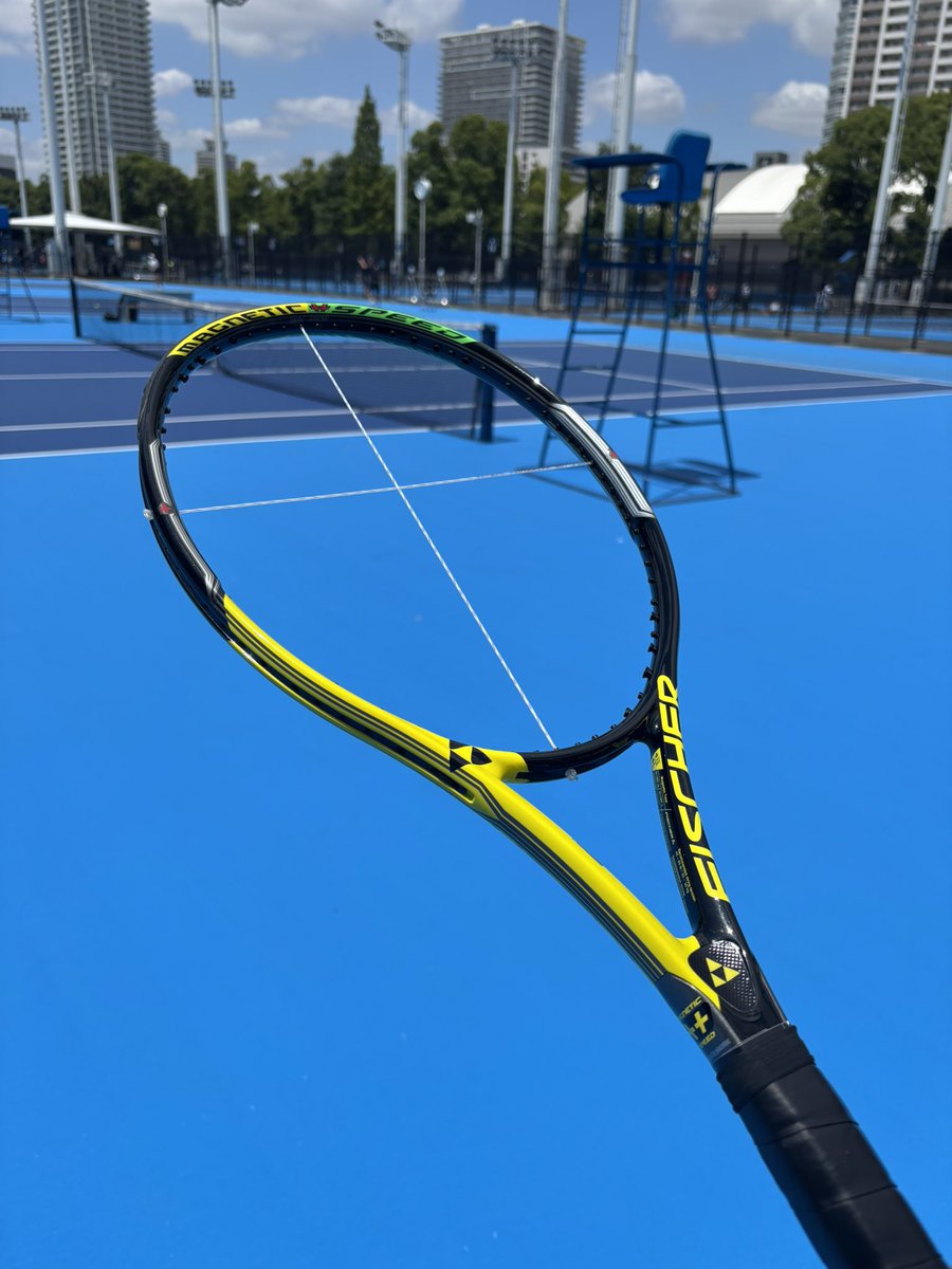 racketman444's tweet photo. やっぱワイヤー入りの特注品じゃねーと無理だわ https://t.co/7nrrFzO9DO