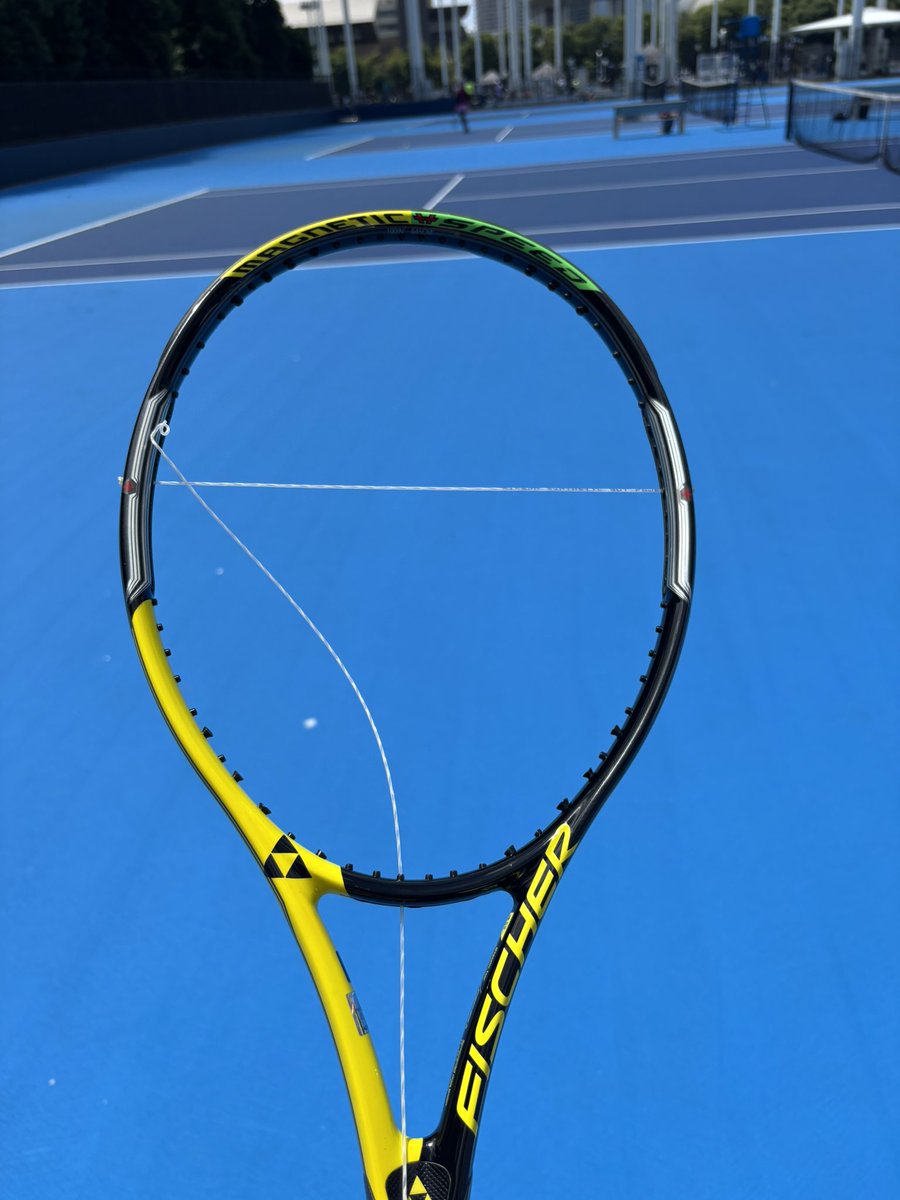 racketman444's tweet photo. やっぱワイヤー入りの特注品じゃねーと無理だわ https://t.co/7nrrFzO9DO