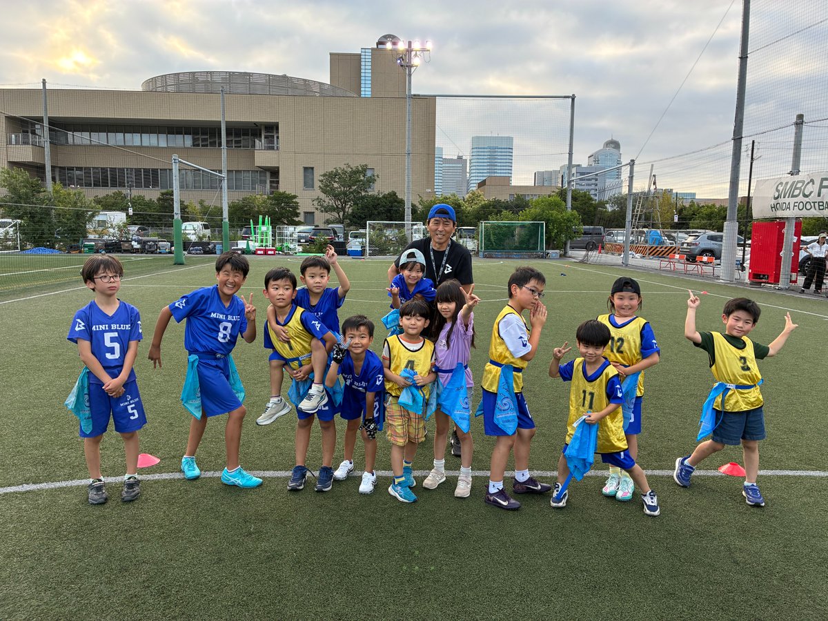 bigbluefb_'s tweet photo. 夏休み最初の練習は、酷暑対策で練習時間を遅くスタートしましたが、予想に反して快適な気候に。その分皆の元気が溢れる練習になりました。MINI BLUEは、夏休みも元気一杯です!
https://t.co/xvLUMRTsdn
#MINIBLUE #海浜幕張 #IBMBIGBLUE https://t.co/SZjW7RABzk