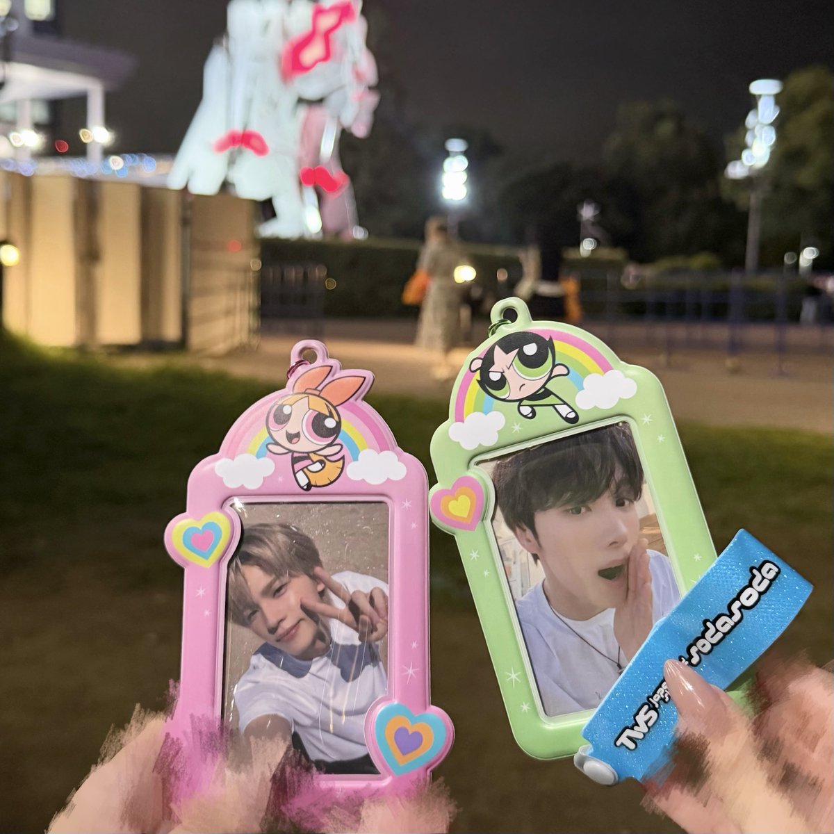 4chunwanwan's tweet photo. みにらいぶとお見送り➰
きょうもまたなつの思い出がふえて
ちょーたのしくてうれしーだった🫧🌙✨ https://t.co/0ini7Ka1cn