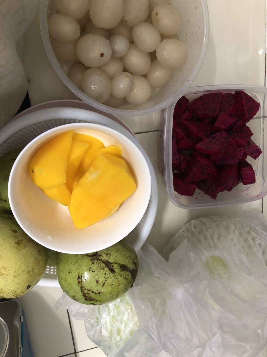 dayanamdzan's tweet photo. Kita bab buah buah ni memang lurve! Tak bolehh nampakkk terus beli. Kecuali buah rambutan pelam epal je lahh post dari Kelateyyyy! Tanya je, terus cakap ada dan post terus. Mekasih Irohhhhh 🫶🏻 https://t.co/Q4KpXzY5Fr