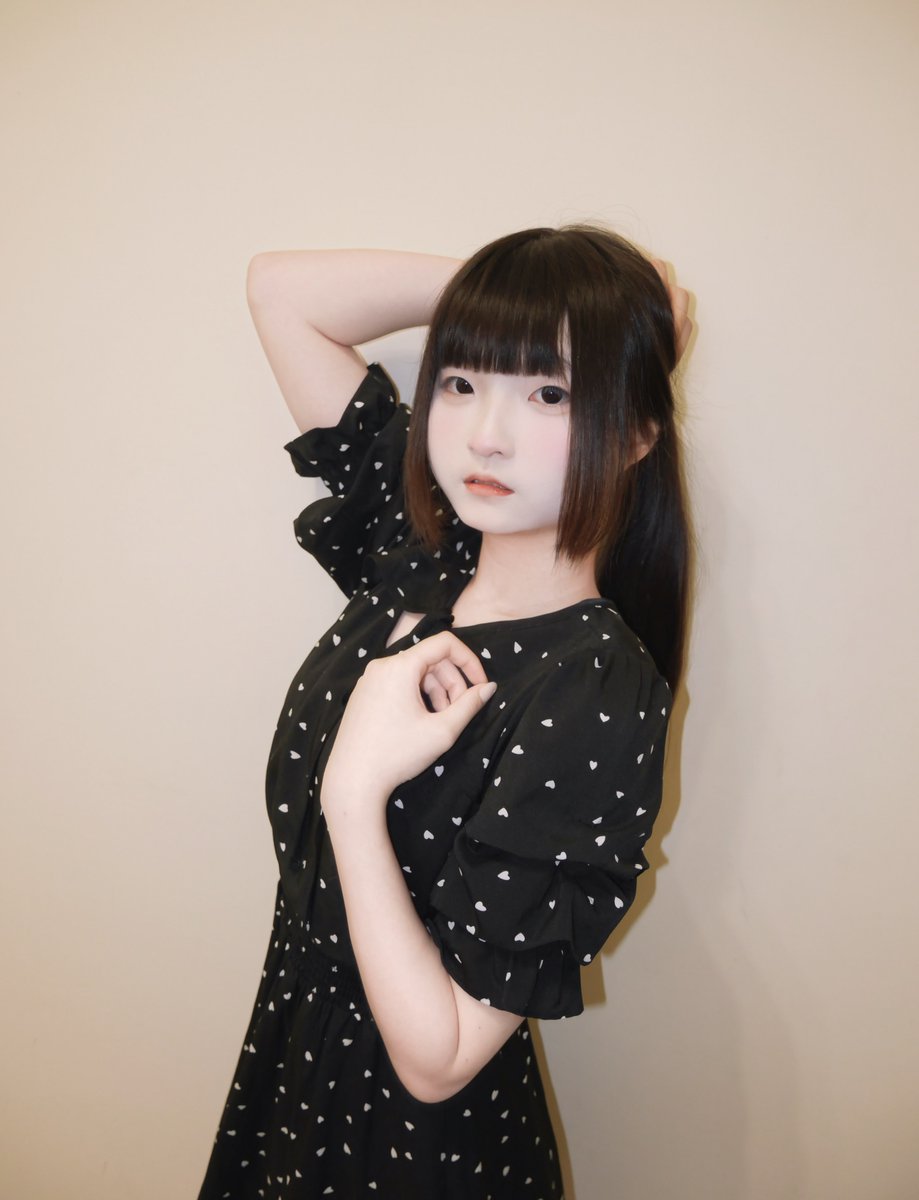 0919_oxo's tweet photo. 髪は結ぶのが好きですか、それとも下ろすのが好きですか？ https://t.co/AiUzId3ttq