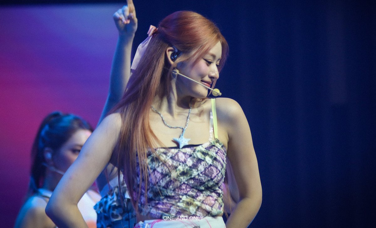 like1288's tweet photo. 2026 FIFTYFIFTY Asia Fancon Tour in SEOUL Still LoBubble
修了幾張雅典娜的圖， 公主套裝真的超美，
已經很久沒有用相機拍照了， 
每次要揹相機出國就要掙扎，
每天要揹相機出門又要掙扎一次，
真的負重前行，
謝謝揹到全身痛需要貼痠痛藥膏的自己。 
#FIFTYFIFTY #피프티피프티 
#ATHENA #아테나 https://t.co/0vrlD6vWak