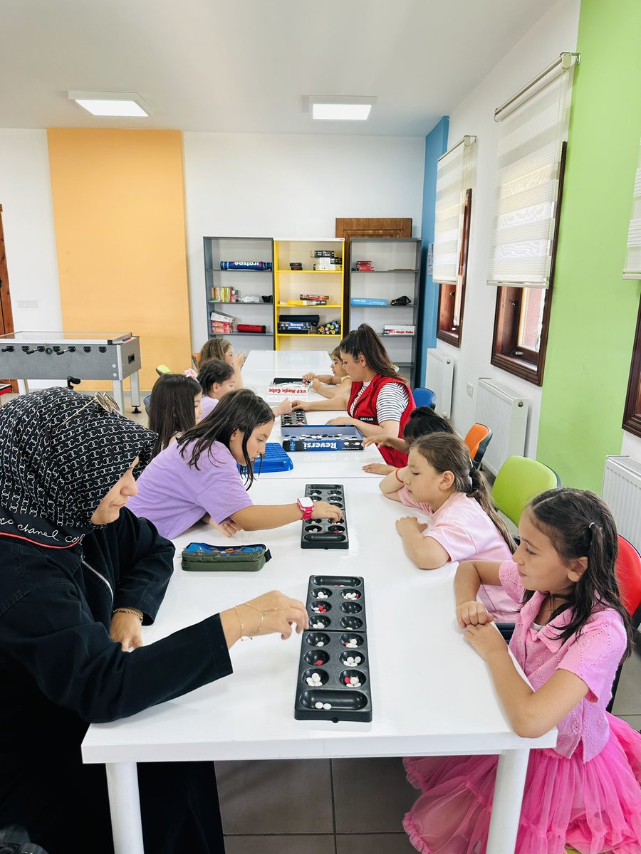 bahsiligm's tweet photo. 📍Bahşılı Gençlik Merkezi

Yazın en keyifli adresi yine Bahşılı Gençlik Merkezi! 🌿💙 

GSB Yaz Kulübü kayıtlarımız devam ederken; gençlerimizi birbirinden eğlenceli oyunlar, sportif faaliyetler, atölyeler ve sosyal etkinliklerle buluşturmaya devam ediyoruz! 🥰🌸 https://t.co/uc9dN2yhRR