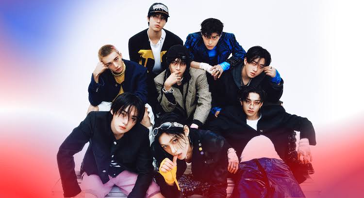 revistakoreain's tweet photo. Um estudo revelou que quase metade dos grupos de K-pop encerra suas atividades em até três anos após a estreia.

A pesquisa também aponta que menos de 4% conseguem recuperar o investimento, destacando os desafios da indústria.

cr: Korea JoongAng Daily https://t.co/c01ghdwLxh