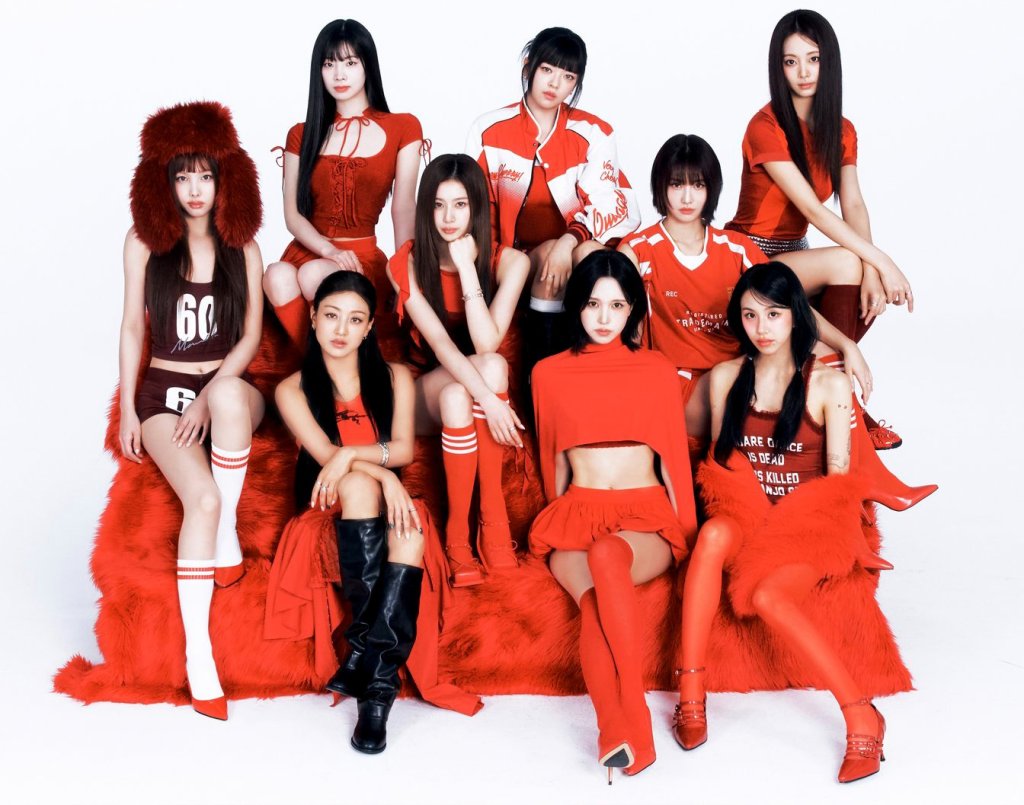 revistakoreain's tweet photo. Um estudo revelou que quase metade dos grupos de K-pop encerra suas atividades em até três anos após a estreia.

A pesquisa também aponta que menos de 4% conseguem recuperar o investimento, destacando os desafios da indústria.

cr: Korea JoongAng Daily https://t.co/c01ghdwLxh
