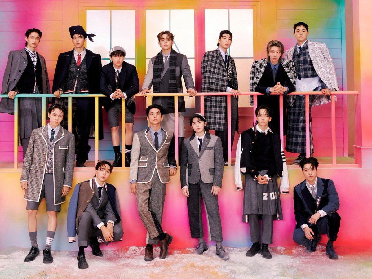 revistakoreain's tweet photo. Um estudo revelou que quase metade dos grupos de K-pop encerra suas atividades em até três anos após a estreia.

A pesquisa também aponta que menos de 4% conseguem recuperar o investimento, destacando os desafios da indústria.

cr: Korea JoongAng Daily https://t.co/c01ghdwLxh