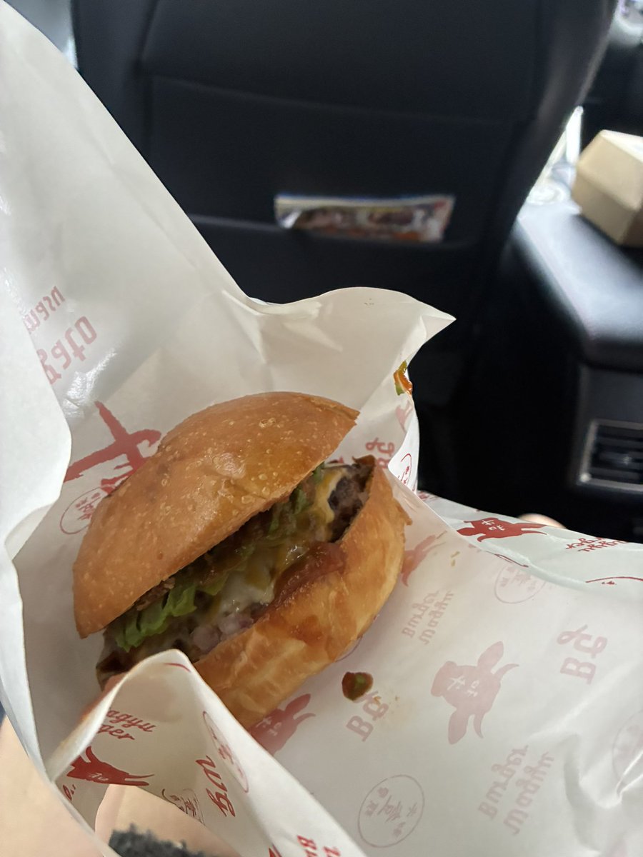 minamoto__sora's tweet photo. ハンバーガーハマってます🍔✨ https://t.co/sKEE4qCGUf