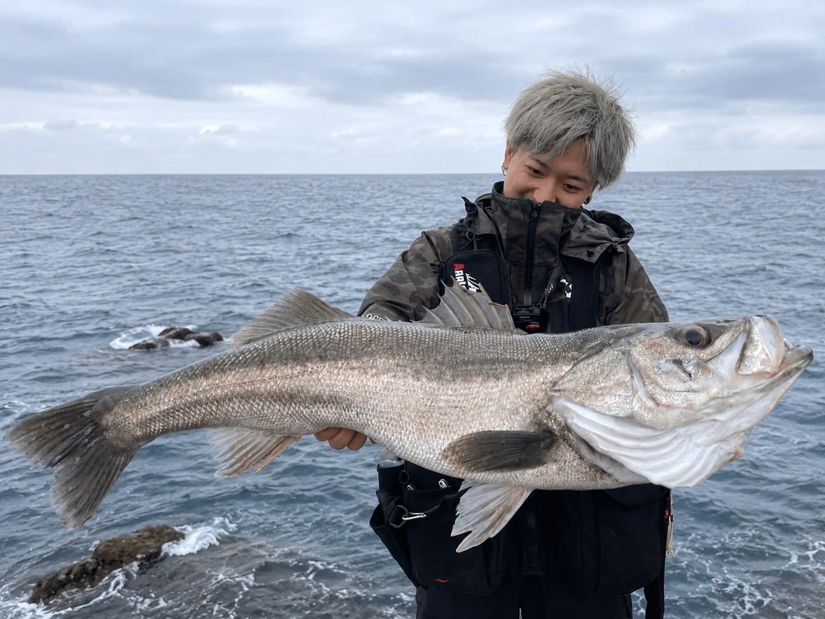 kimnyfishing's tweet photo. ひとかきが重くて力強い推進力、
下に突っ込んだ時の水面に湧き出てくる「モアン」ってやつ。
デケェ、、、

ランカーオーバー！

それとエヴォルーツみたいな奇形 https://t.co/lZMmgDZcuV