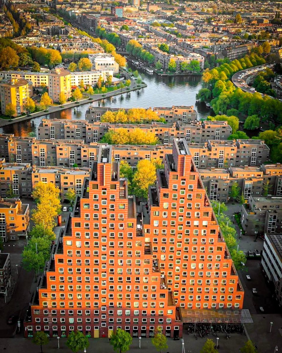realmagine's tweet photo. Modern brick mountains 🧱🏞️

Amsterdam, Netherlands 🇳🇱

#Amsterdam #Architecture #Imagine https://t.co/9P1J0Modkk