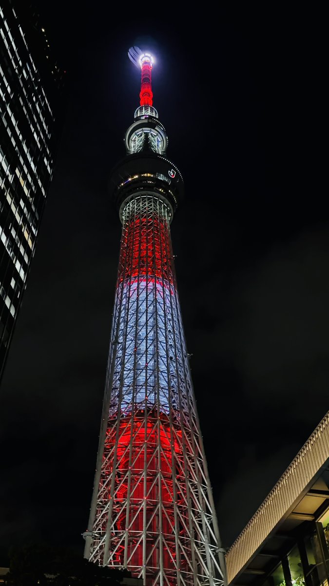 y10_o35's tweet photo. ヴィッセル神戸×スカイツリー🗼💫💫

60チームのはムービーで撮った✨
Jリーグのライトアップするってわかってたら先週の予定ずらしたんだけどなww
6日ぶりのソラマチで久々のクアアイナ🍔 https://t.co/AywhQ17GZw