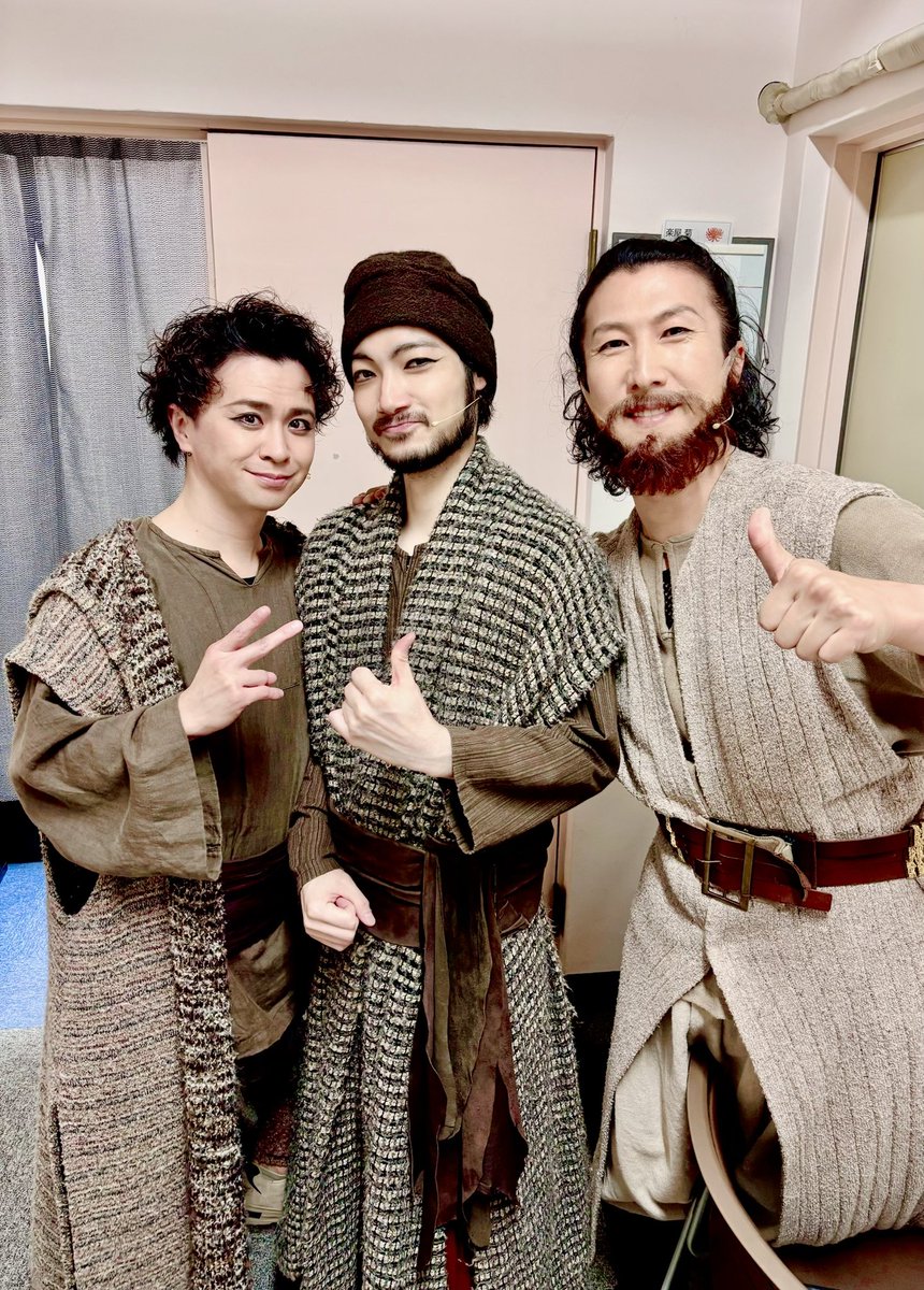 saitoshunichiro's tweet photo. 今回の #ジョセフ で
『#20世紀号に乗って』の
裏三銃士が久々に揃いました！

本当に頼りになるお二方で、
お芝居やシーンの相談など
いつもさせてもらっています！
感謝！！

ルベン #武藤寛 さん
ナフタリ #田川景一 さん
シメオン #斎藤准一郎 https://t.co/5OyNc0K4Oe