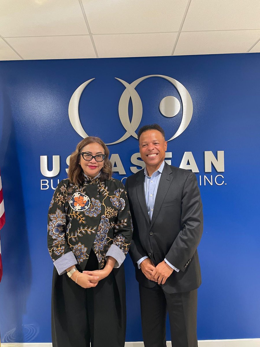 USASEANBusiness's tweet photo. USABC hosted the DG for American and European Affairs at the Indonesia MOFA, Grata E. Werdaningtyas, for a discussion on U.S. trade policy, DEFA, and green-economy cooperation. EVP &amp; CPO Marc Mealy also shared updates on U.S.-Indonesia business relations https://t.co/1F4gvTXmzh
