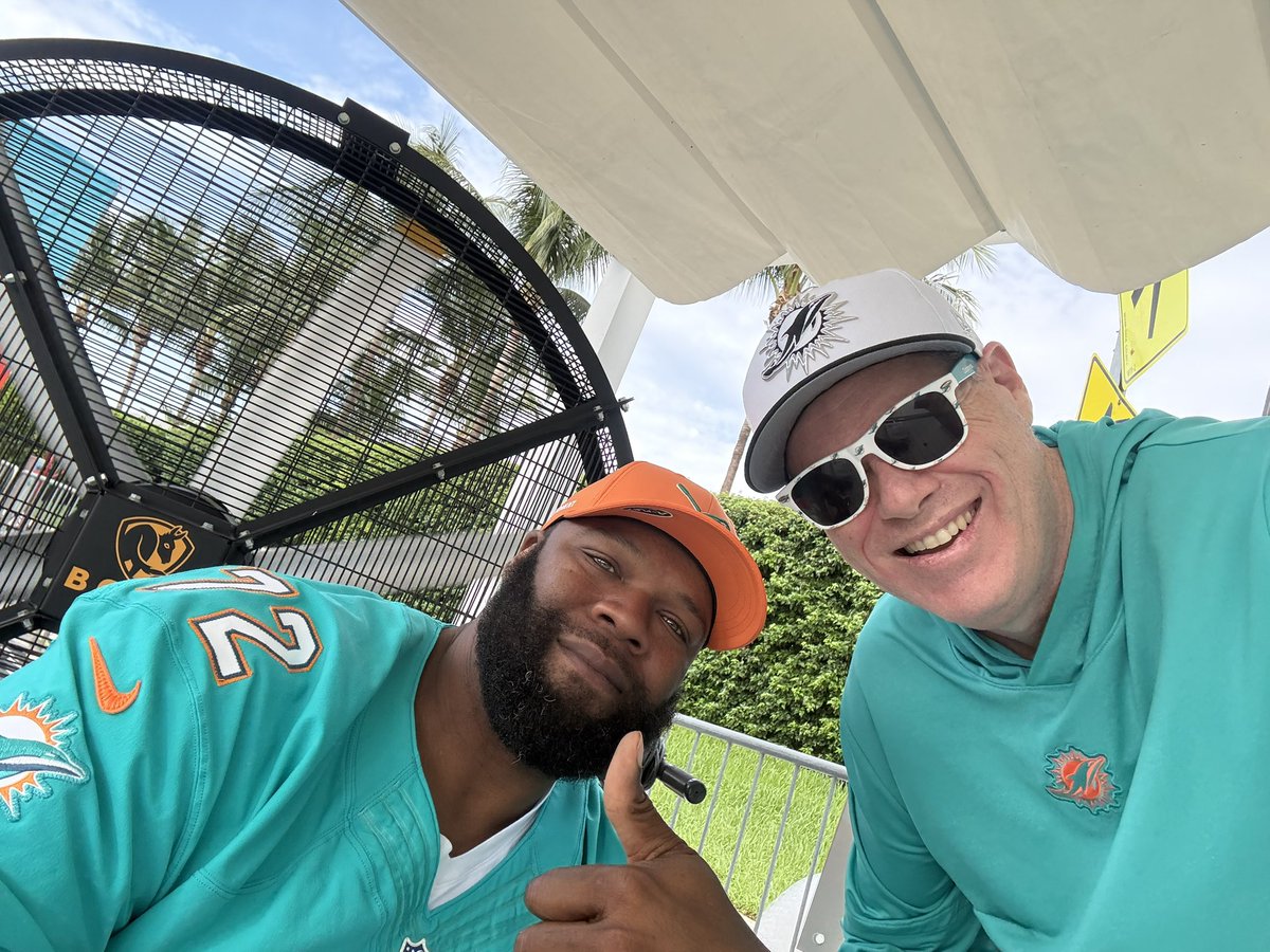 ian693's tweet photo. Day 3 of 3 at Miami Dolphins Training Camp!!! #PhinsUp 

#GetBusyLiving https://t.co/Z1gjWXHQ5Q