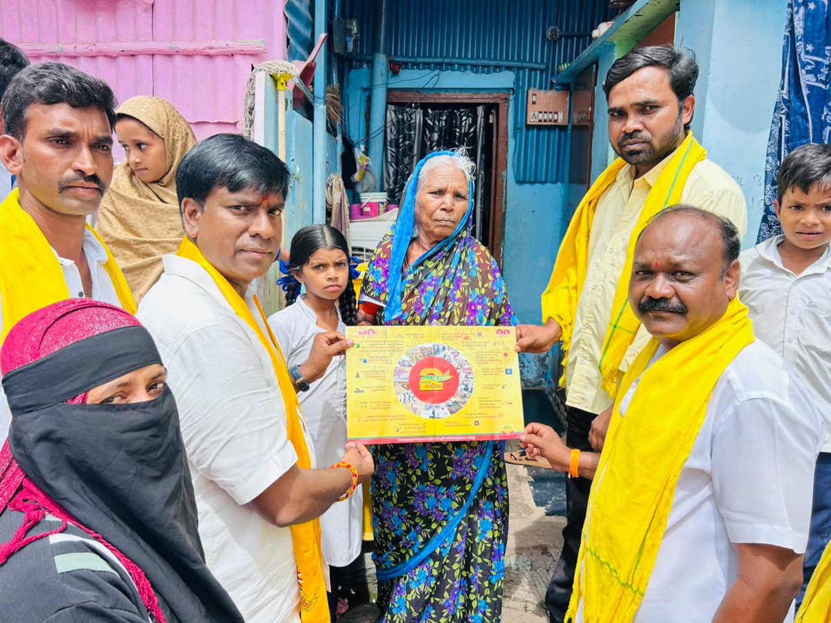 BVJNReddy's tweet photo. ఎమ్మిగనూరు పట్టణంలోని 9వ వార్డులో ‘రెండేళ్ల నమ్మకం – అభివృద్ధి – సంక్షేమం’ ఇంటింటికీ ప్రచార కార్యక్రమంలో భాగంగా ఇంటింటికీ వెళ్లి ప్రజలను ఆత్మీయంగా కలిసి వారి అభిప్రాయాలు, సమస్యలు తెలుసుకున్నాను.

కూటమి ప్రభుత్వం రెండేళ్లలో అమలు చేసిన సంక్షేమ పథకాలు, అభివృద్ధి కార్యక్రమాలను ప్రతి కుటుంబానికి వివరించడంతో పాటు, వార్డులో కొనసాగుతున్న సీసీ రోడ్లు, డ్రైనేజీలు, వీధి దీపాలు తదితర మౌలిక వసతుల అభివృద్ధి పనులను పరిశీలించి నాణ్యతతో, వేగవంతంగా పూర్తి చేయాలని అధికారులకు సూచించడం జరిగింది.
అనంతరం పార్టీ నాయకులు, క్లస్టర్, యూనిట్, బూత్ కన్వీనర్లు, కార్యకర్తలతో సమావేశమై రానున్న పార్టీ కార్యక్రమాలు, మున్సిపల్ ఎన్నికలపై చర్చించి దిశానిర్దేశం చేయడం జరిగింది.
ప్రజల నమ్మకాన్ని నిలబెట్టుకుంటూ... ప్రతి ఇంటికి అభివృద్ధి, ప్రతి కుటుంబానికి సంక్షేమం చేరేలా నిరంతరం కృషి చేస్తూనే ఉంటాను.

#DrBVJayaNageswaraReddy #RendellaNammakam #Abhivrudhi #Sankshemam #DoorToDoorCampaign #Yemmiganur #TDP #PublicService