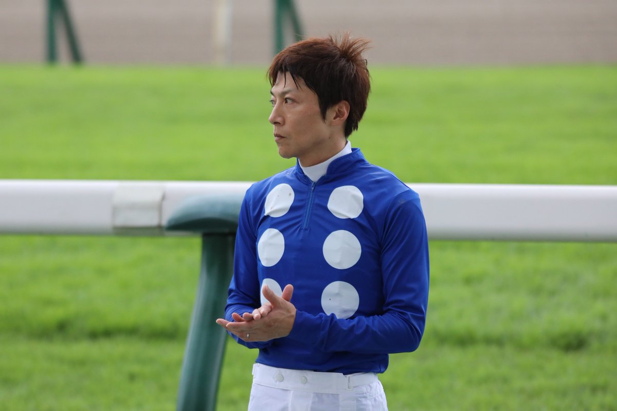 ckzich's tweet photo. 石橋脩騎手　表彰式 https://t.co/bBYu9KB60M