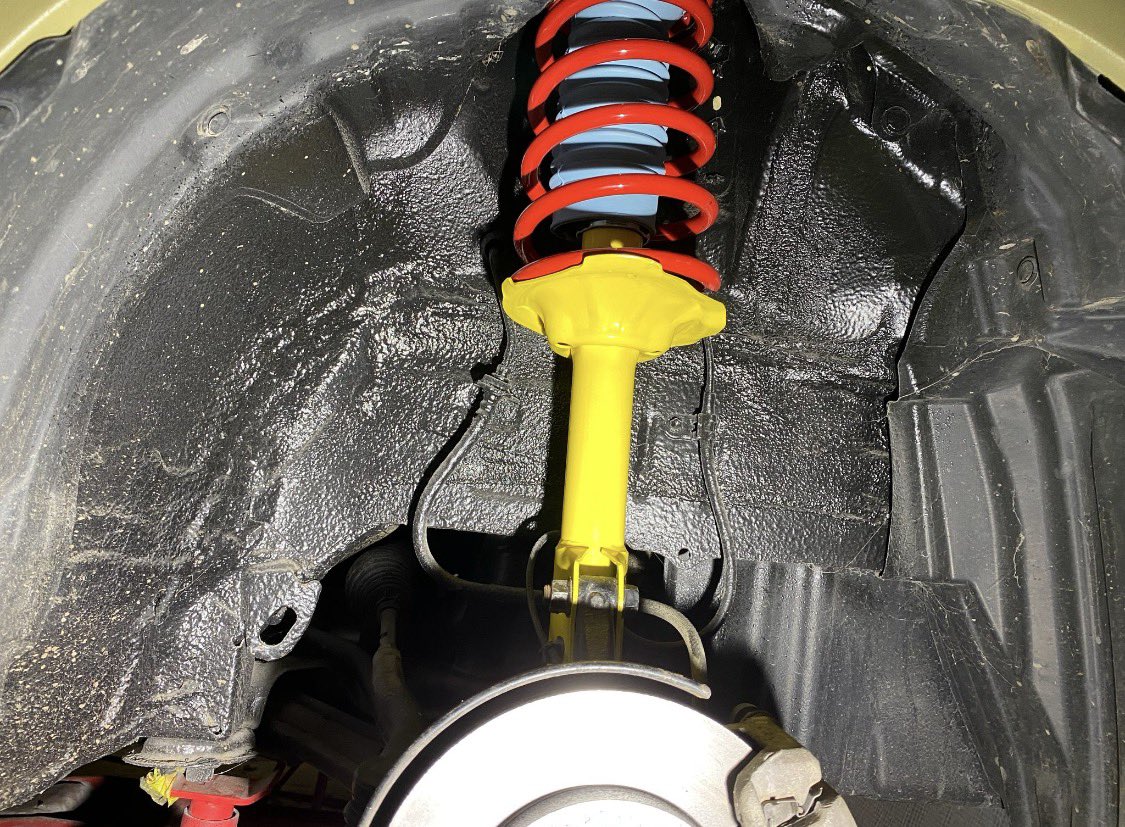 carcrafticikawa's tweet photo. 純正ショックを某メーカー風に塗装💛ブーツもあの色に🩵パットと見あのメーカー
あまり見えなくなるけど足元からオシャレに。お盆は楽しんでください
#ショックアブソーバー
#塗装 https://t.co/Oiulf2dYXE