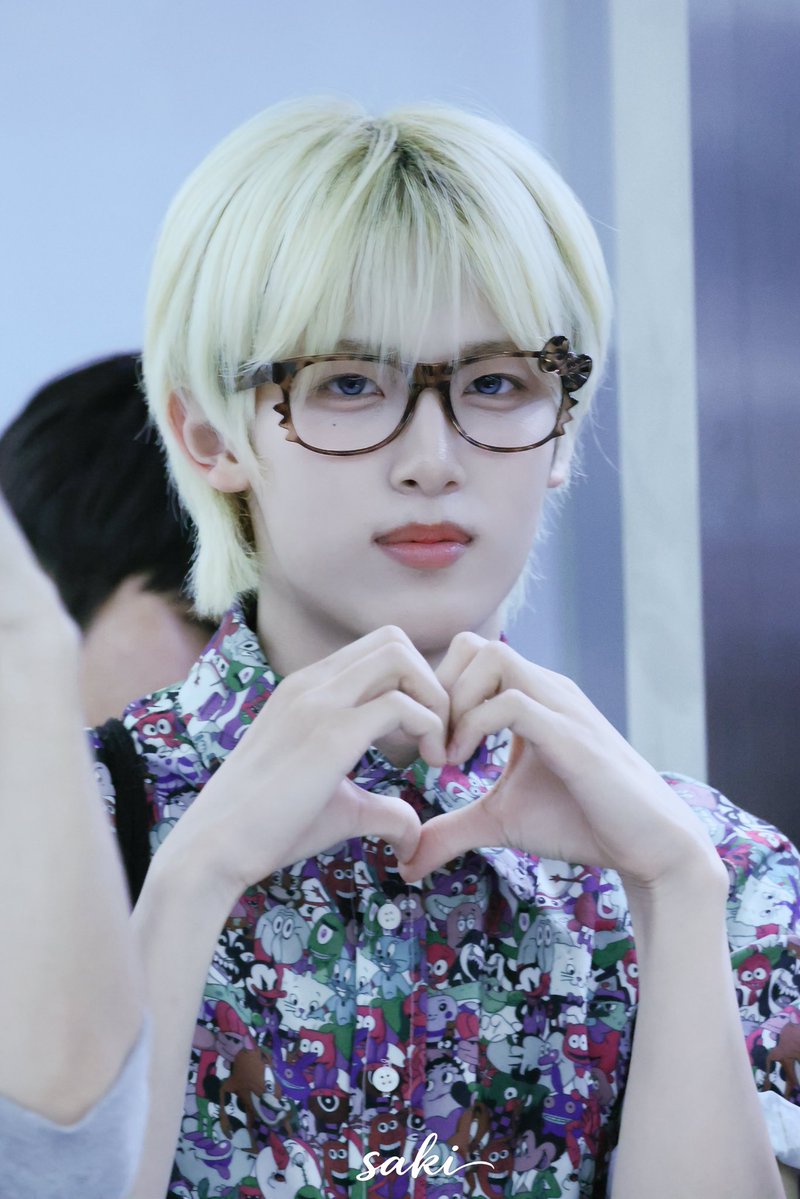 sakisato0921's tweet photo. 260729 NY 대면 팬사인회 퇴근 

#마사토 #マサト #masato #青柳将翔 #베이온 https://t.co/07OQcvvzLo