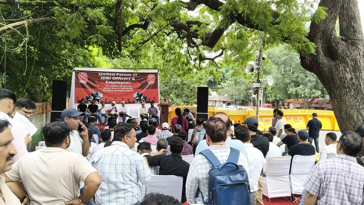 IdbiFor's tweet photo. A massive show of unity at #JantarMantar !

The United Forum of IDBI Officers & Employees organized a Mass Dharna on 3rd August 2026 to strongly oppose the privatization of IDBI Bank.

Hundreds of officers and employees stood together with one voice to protect a strong, profitable public sector institution and safeguard the interests of employees and the banking sector. @RBI @supriya_sule

#SaveIDBIBank