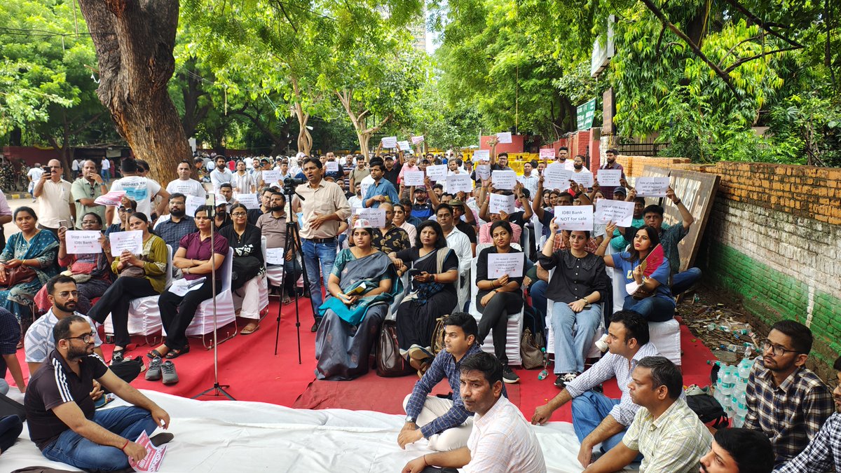 IdbiFor's tweet photo. A massive show of unity at #JantarMantar !

The United Forum of IDBI Officers & Employees organized a Mass Dharna on 3rd August 2026 to strongly oppose the privatization of IDBI Bank.

Hundreds of officers and employees stood together with one voice to protect a strong, profitable public sector institution and safeguard the interests of employees and the banking sector. @RBI @supriya_sule

#SaveIDBIBank