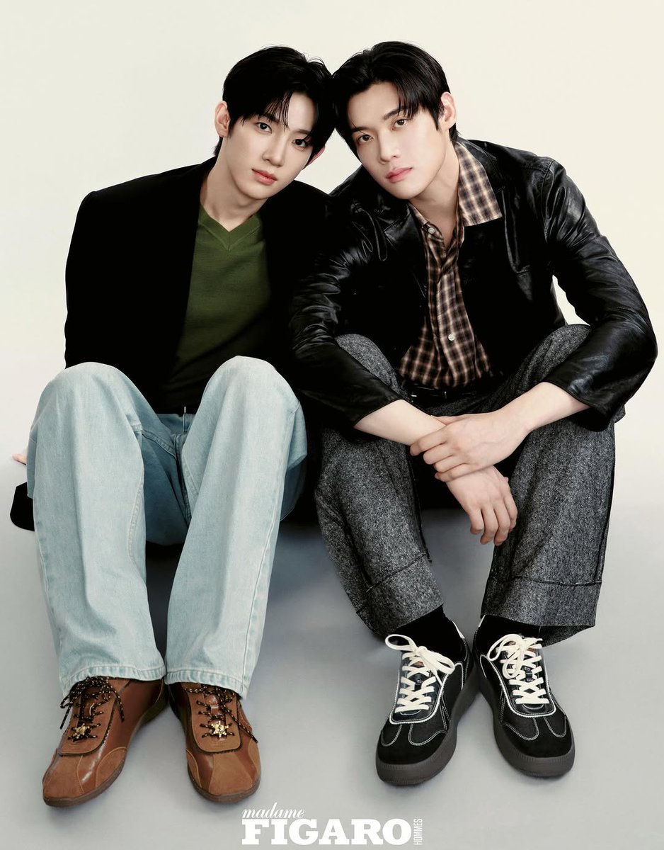 lightning_0708's tweet photo. 아 에바지 진짜 에바지
나 오늘 힘들엇는데 사실 안 힘든 것 같아 https://t.co/OaUMdhsuLl