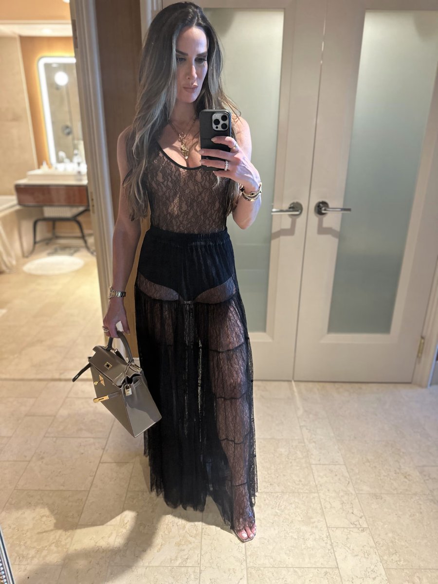 GaryClapton2005's tweet photo. I think Jennifer Epstein should get the 'Jew of the Year' award.
WSJ 7/31
‘Naked Dressing’ Is Spreading and It’s Making Things Awkward
Barely-there outfits are moving from the runway to weddings and business conferences; ‘I have no idea where to look right now.’ #everysingletime https://t.co/GwpFmwq5oJ