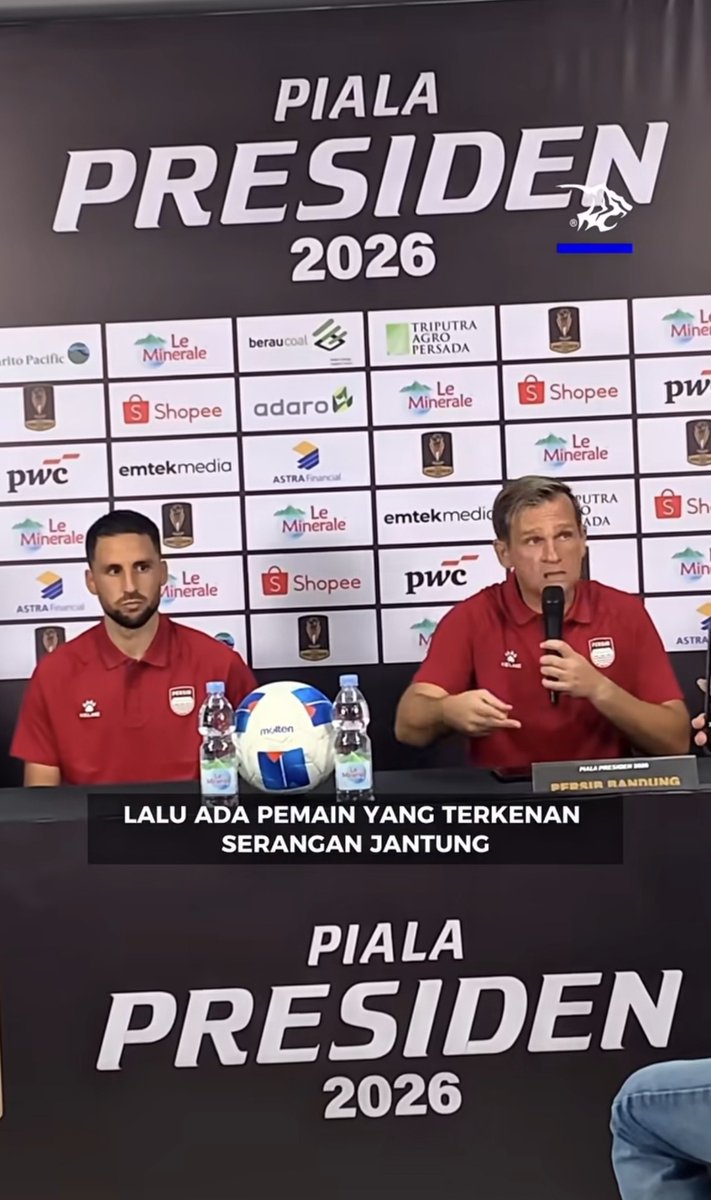 BobotohMalaysia's tweet photo. 👱‍♂️ Coach Igor : "Kalo ada pemain yg terkena serangan jantung karena jadwal pertandingan mepet

siapa yg akan bertanggung jawab ?"

Bisa-bisanya Exco PSSI bikin statement "Semoga mereka aman"

Plok @pialapresidenID https://t.co/xFyBxVEZXO